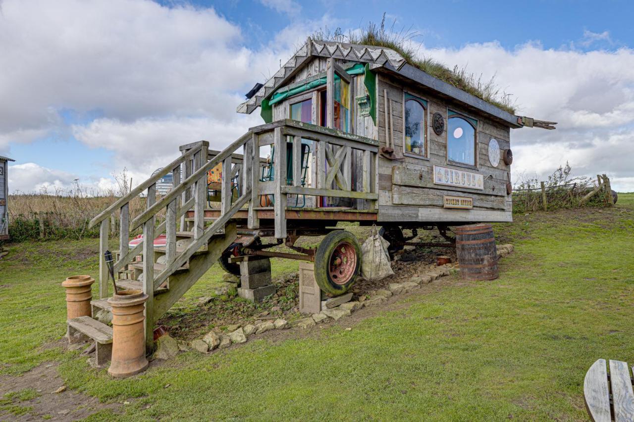 2 X Double Bed Glamping Wagon In Dalby Forest 斯卡伯勒 外观 照片
